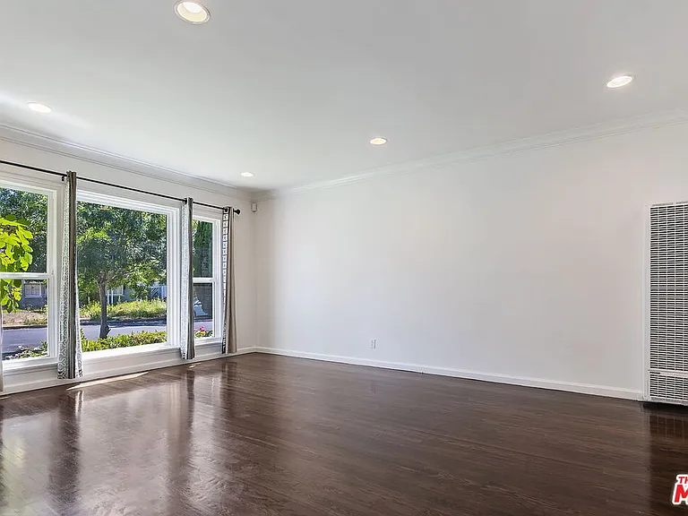 2519 S Bentley Ave — Photo 7