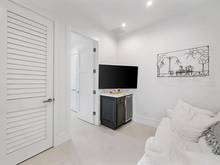 333 S Swinton Ave — Photo 57