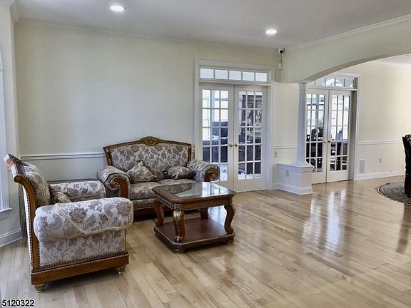3rd image of 10 Erin Ct