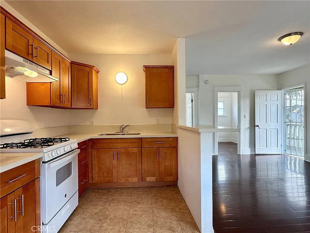 2 bed, 536 sqft, $1,980 — Photo 3
