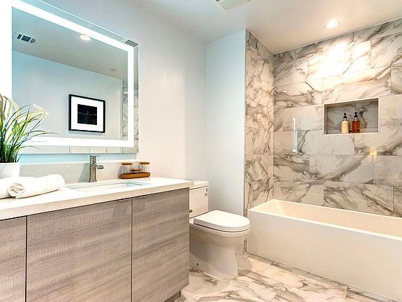 4th image of 338 N Mariposa Ave #101A