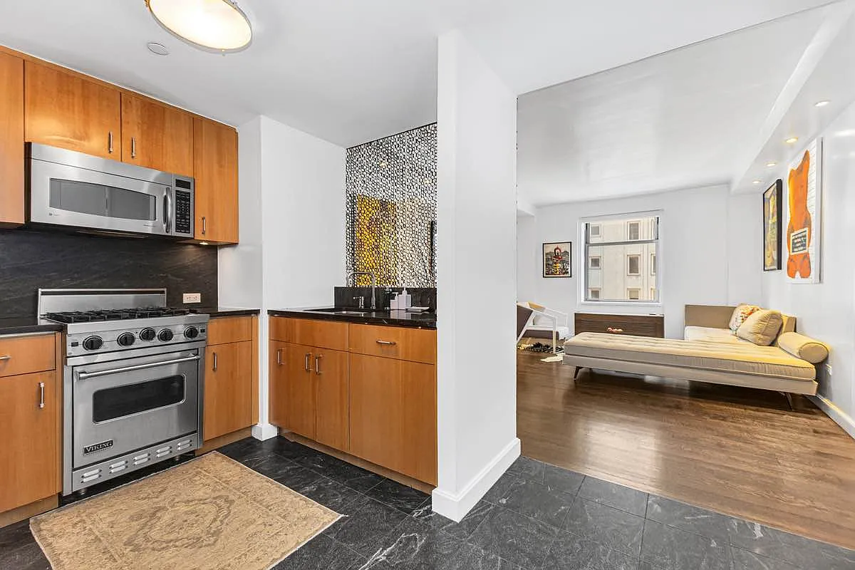100 West 58th Street — Photo 4