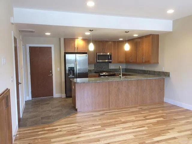 4 bed, 2.5 bath, 1500 sqft, $6,400 — Photo 2