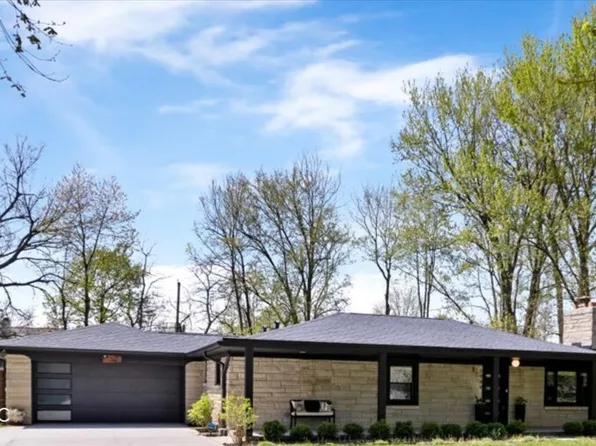 9944 Holaday Dr, Carmel, IN 46032