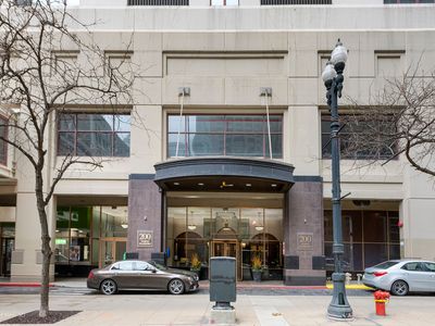 200 N Dearborn St UNIT 2105, Chicago, IL, 60601