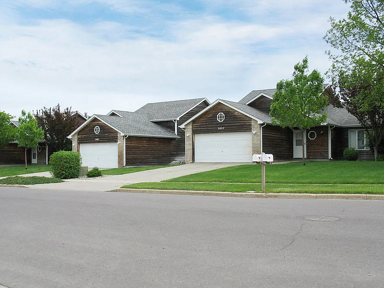 Cottage West Twin Homes — Photo 8