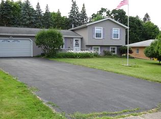 95 Shore Vista Dr, Rochester, NY 14612