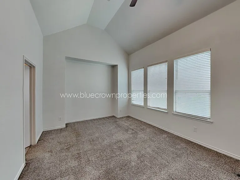 2431 Klamath Dr — Photo 12