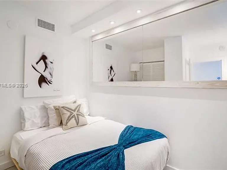 2301 Collins Avenue Cu #439 — Photo 9