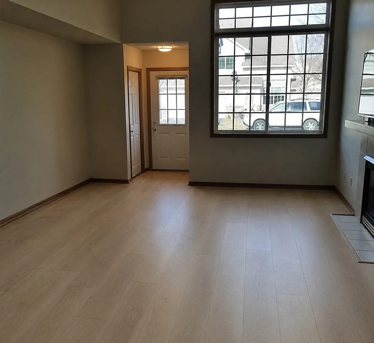 2 bed, 1.5 bath, 1452 sqft, $2,095 — Photo 3