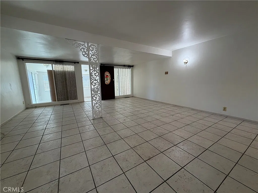 3 bed, 1168 sqft, $3,595 — Photo 2