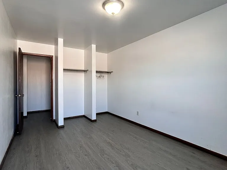 910 Richard Dr — Photo 8