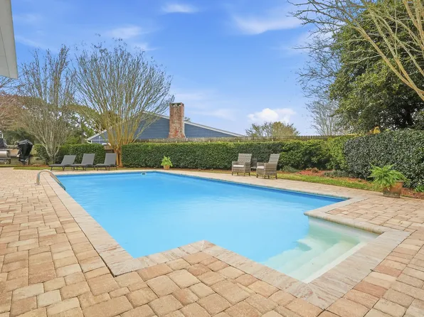 130 Lake Lorraine Cir, Shalimar, FL 32579