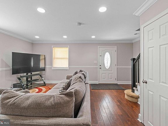 5th image of 5711 Narcissus Ave