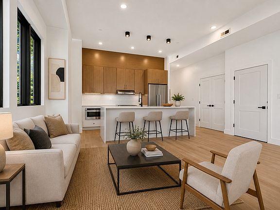 3rd image of 15 Clyde St #F