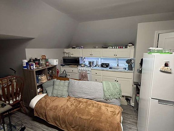5th image of 702 E High St #201-D