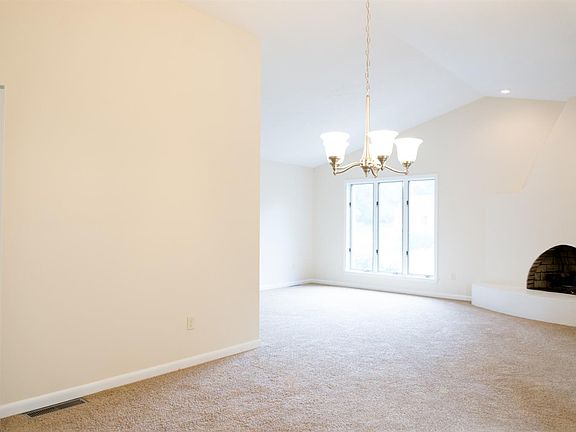 5th image of 101 Beechpoint Dr