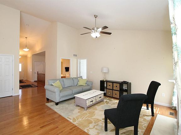 4th image of 6826 Kensington Dr