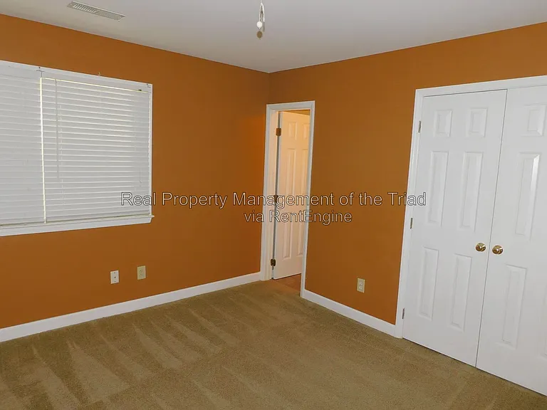 12 Cedar Knoll Dr — Photo 9