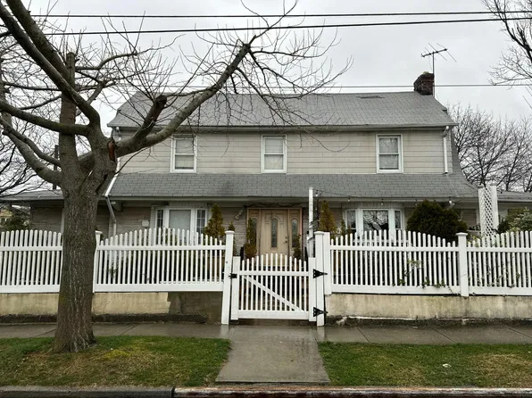 218-31 92nd Ave, Jamaica, NY 11428