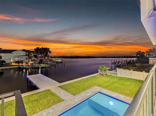 2121 Bayou Grande Blvd NE, Saint Petersburg, FL 33703