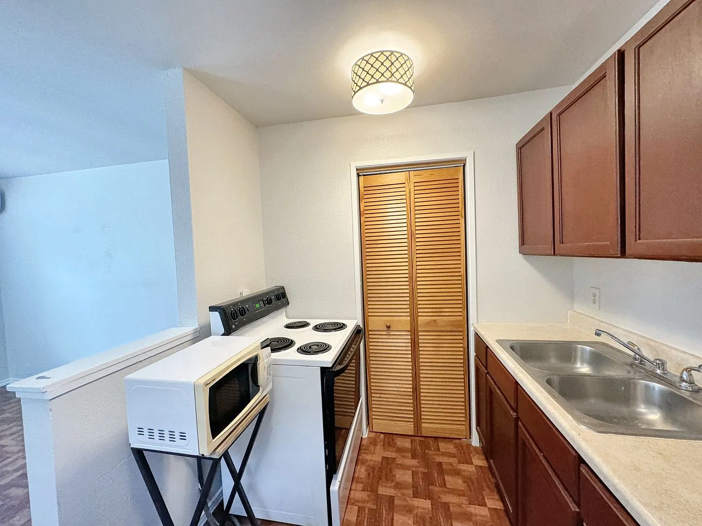 Quaint Apartment in Denver Heights — Photo 4