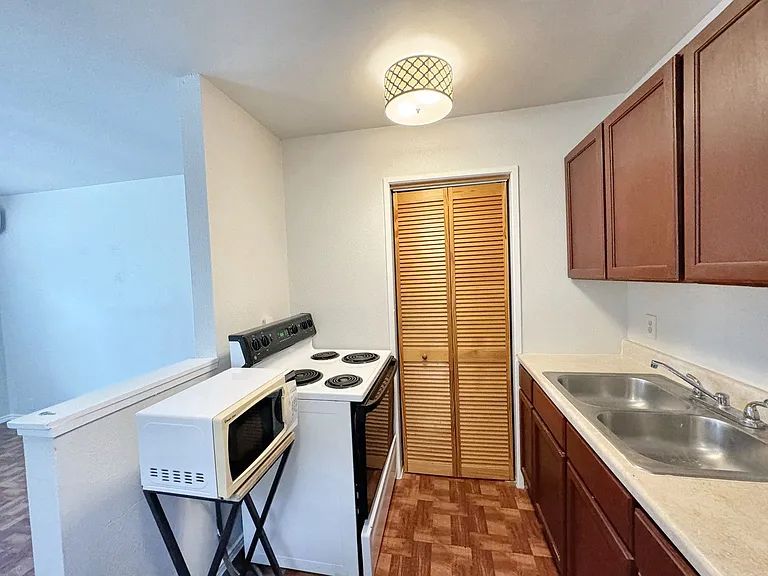 726 Denver Blvd #3 — Photo 4