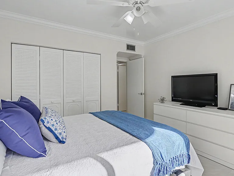 6328 Longboat Ln W #W-403 — Photo 9