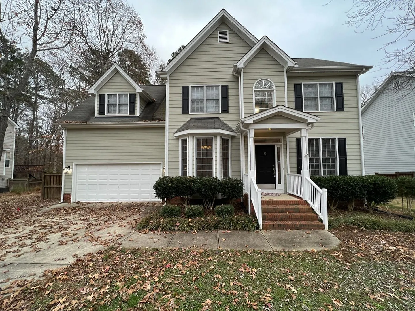 Large 3 bedroom home in Southpoint! — Photo 2