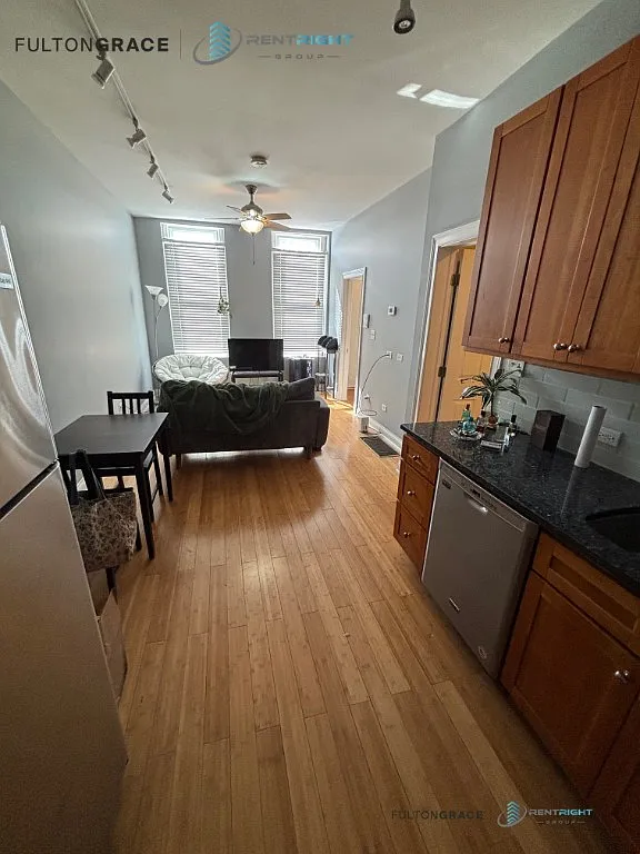 1 bed, 1.0 bath, $1,600 — Photo 4