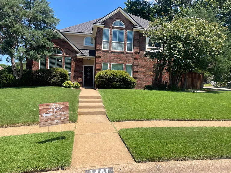 1461 Rider Cir — Photo 1