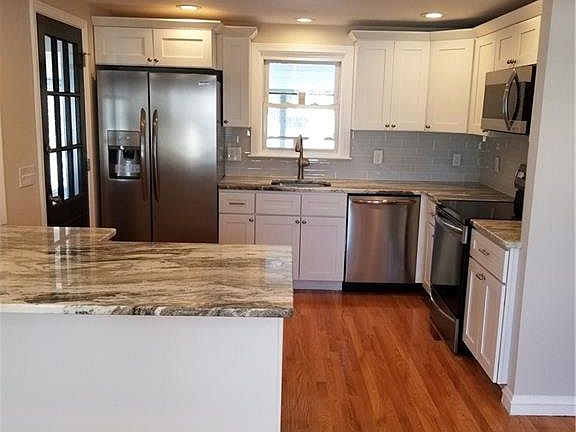 5th image of 7 Ledgewood Dr