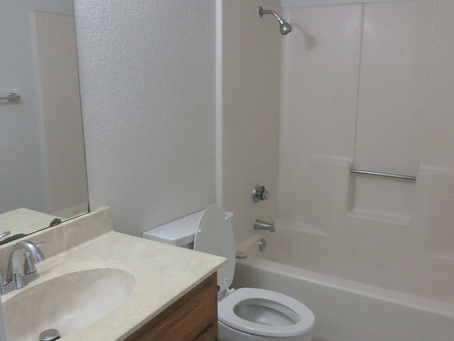 2 bed, 850 sqft, $1,195 — Photo 2