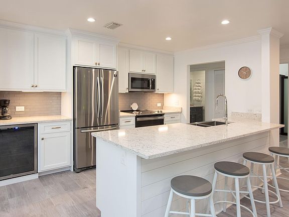 2nd image of 413 N Harbour Oaks Dr #413