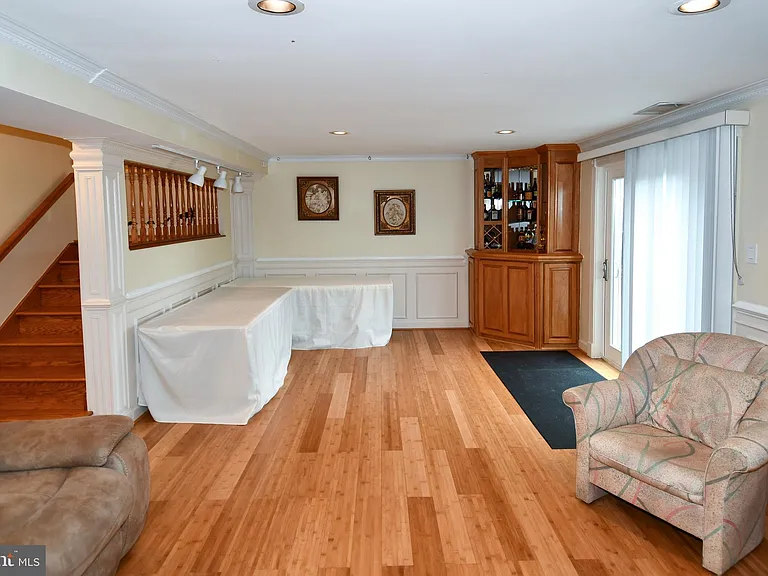 9401 Hickory View Pl — Photo 38
