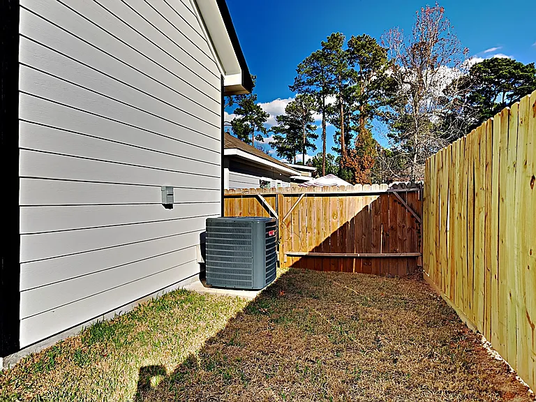 16855 Balmoral — Photo 14