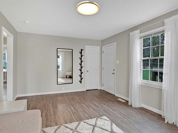 4th image of 2135 Seminole Ave