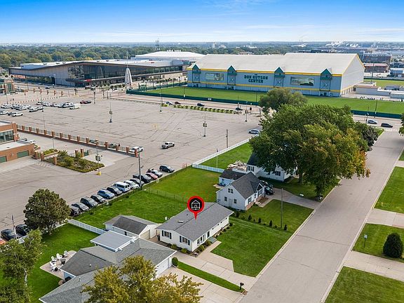 3rd image of 910 Stadium Dr