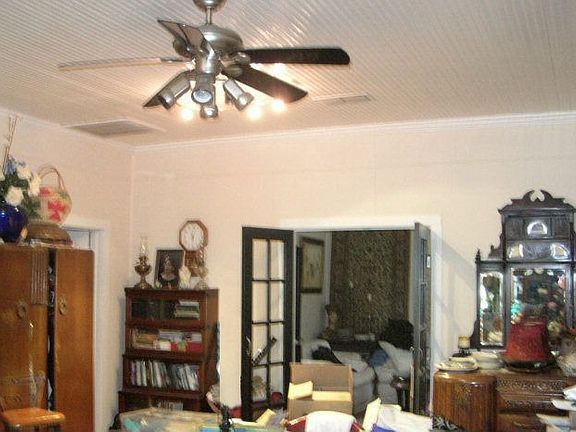 4th image of 407 N Milam St