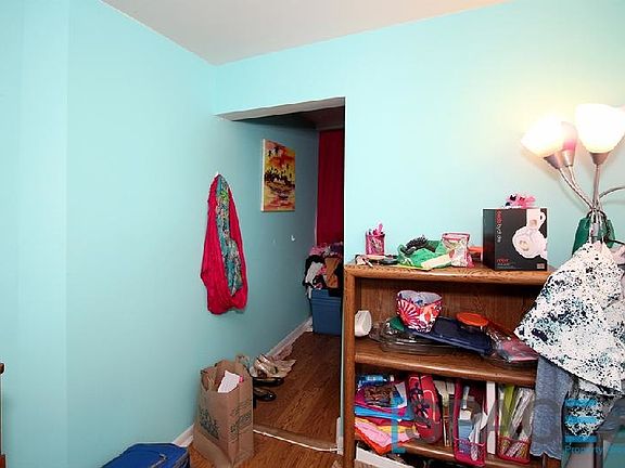 4th image of 2136 N Sheffield Ave APT Grdn