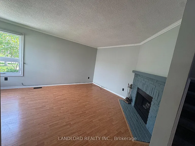 833 Laurier Ave — Photo 18