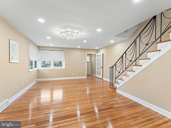 4th image of 1136 Kerper St