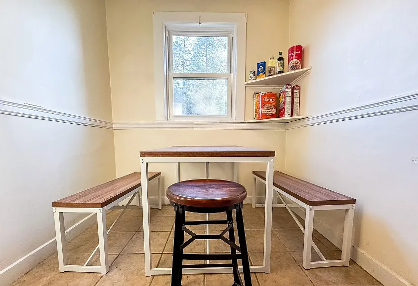 4 bed, $4,900 — Photo 1