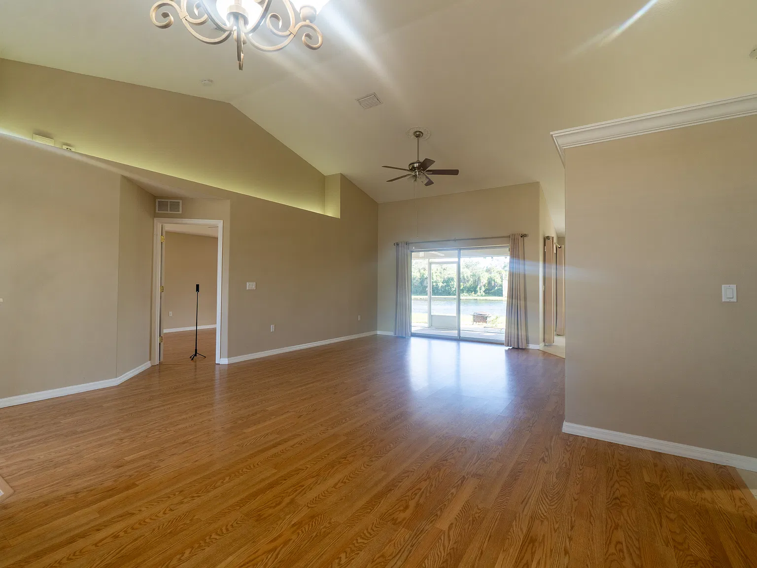 3 bed, 2.5 bath, 1798 sqft, $2,700 — Photo 4