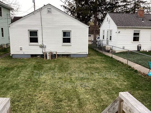 3rd image of 1445 Southlyn Dr