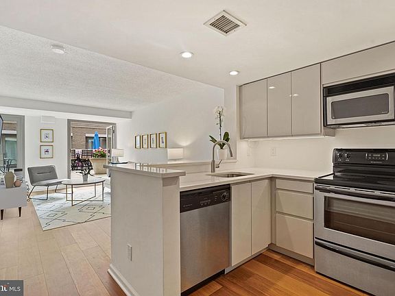 5th image of 801 Pennsylvania Ave NW APT 1125