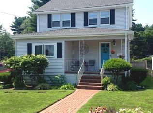 814 Lynnfield St, Lynnfield, MA 01940