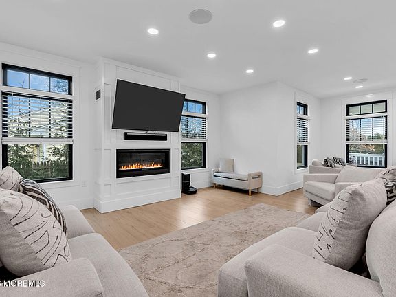 5th image of 2017 5th Ave