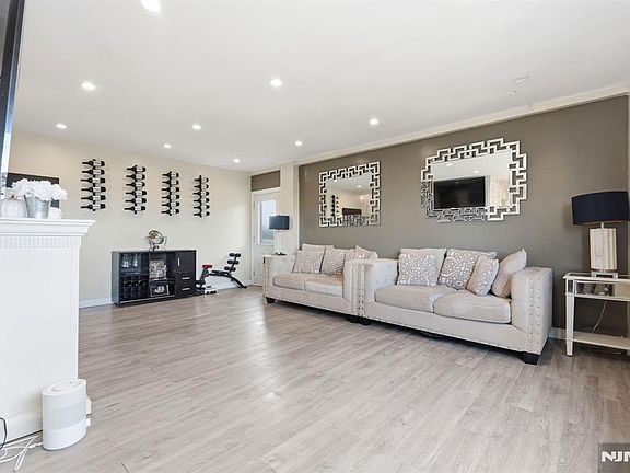 5th image of 25 Grand Ave APT 6E
