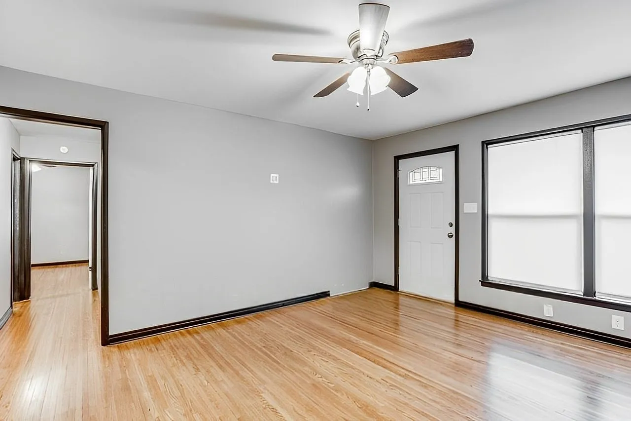 716 S Oliver Ave — Photo 3